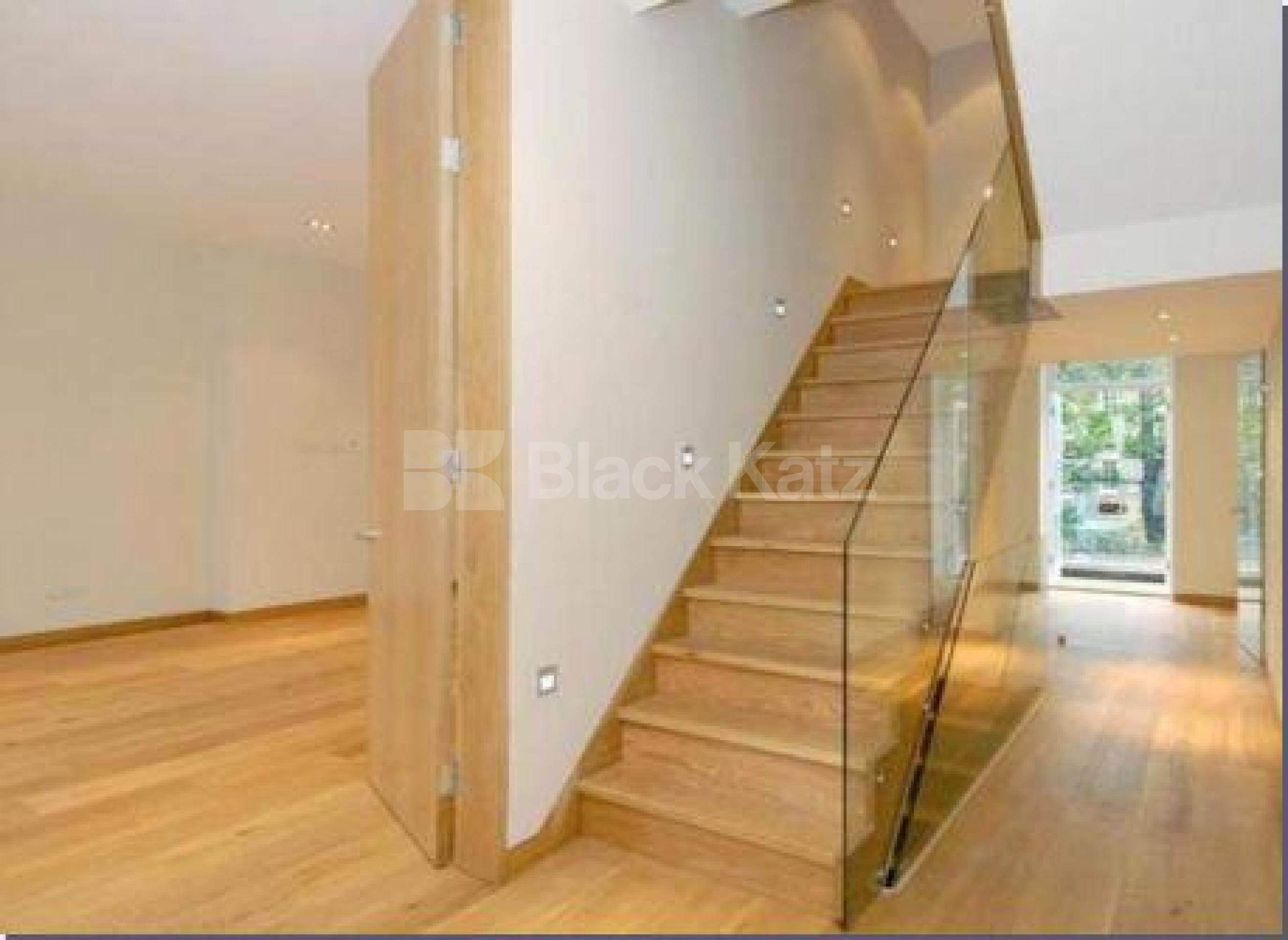 			AMAZING STUNNING BEAUTIFUL!!!!!!!!, 4 Bedroom, 1 bath, 1 reception Terraced House			 Barnsbury Terrace, Barnsbury / Angel N1